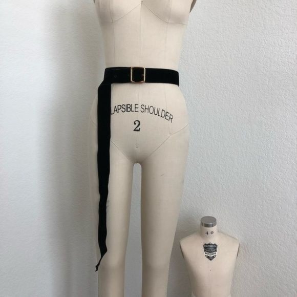 Louis Vuitton Velvet Leather Backed Branded Logo Buckle Belt - Picture 2 of 11